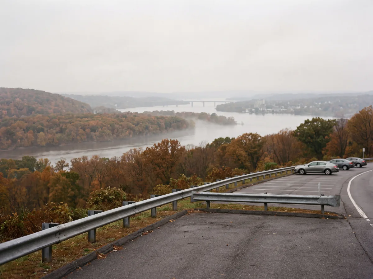 Route 9W overlook above the Hudson at Stony Point